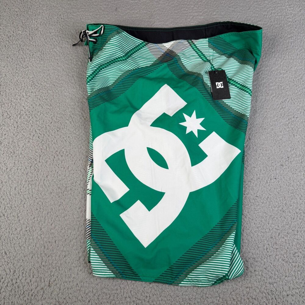 DC SHOES Board Shorts Mens 38 Green Stripe Graphic Y2K Skate Surf Swim Trunks